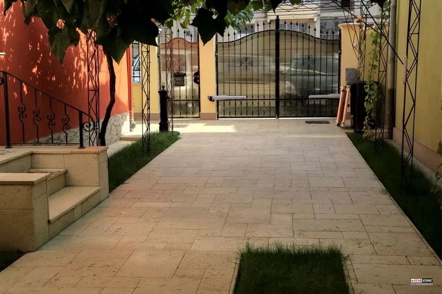 amenajare curte cu pavele.jpg
