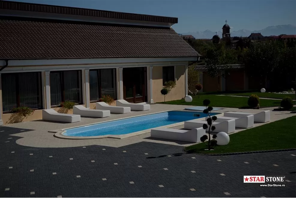 amenajare curte cu piscina.jpg
